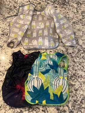 2 Tiny Twinkle travel bibs and 1 art smock